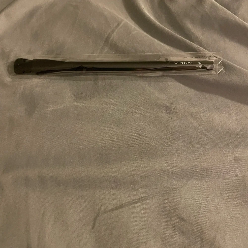 NIB WingMe Cosmetics mega shading brush 13
